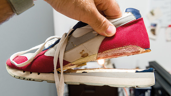 Spartrick: Kaputte Sneaker nicht wegwerfen – sondern reparieren lassen -  Finanztip News